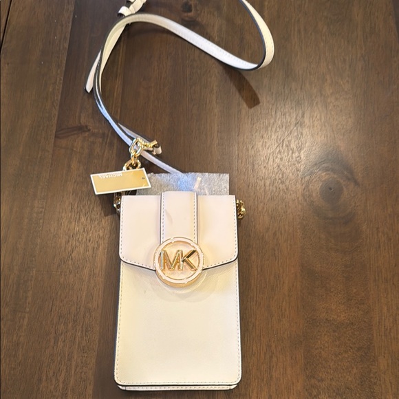 Michael Kors Cream Crossbody Bag with Gold Clasp and Textured Surface - Picture 1 of 4
